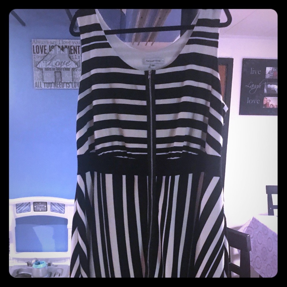 Black and white fit and flare dress with zipper